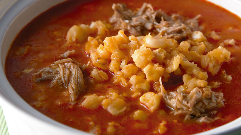 Pozole rojo casero para fiestas en Morelia
